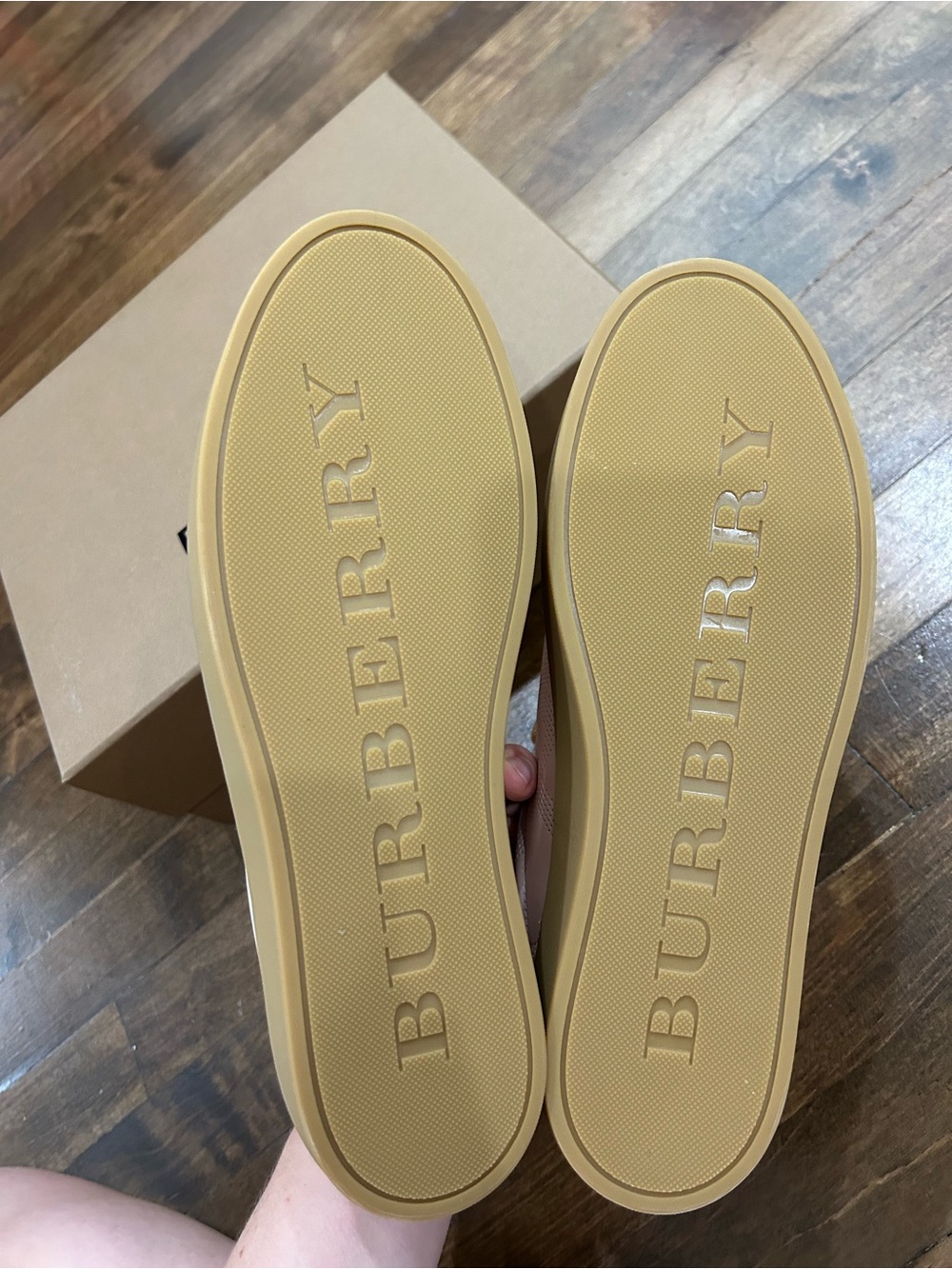NEW IN BOX - Burberry leather sneakers size 9.5 (40.5) - Picture 4 of 10
